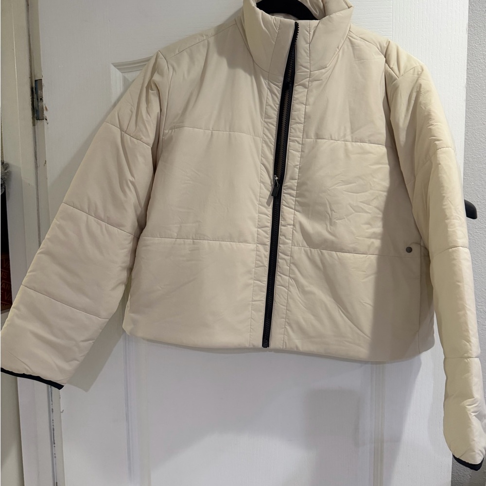 Vuori Women's Canyon insulated venture jacket
